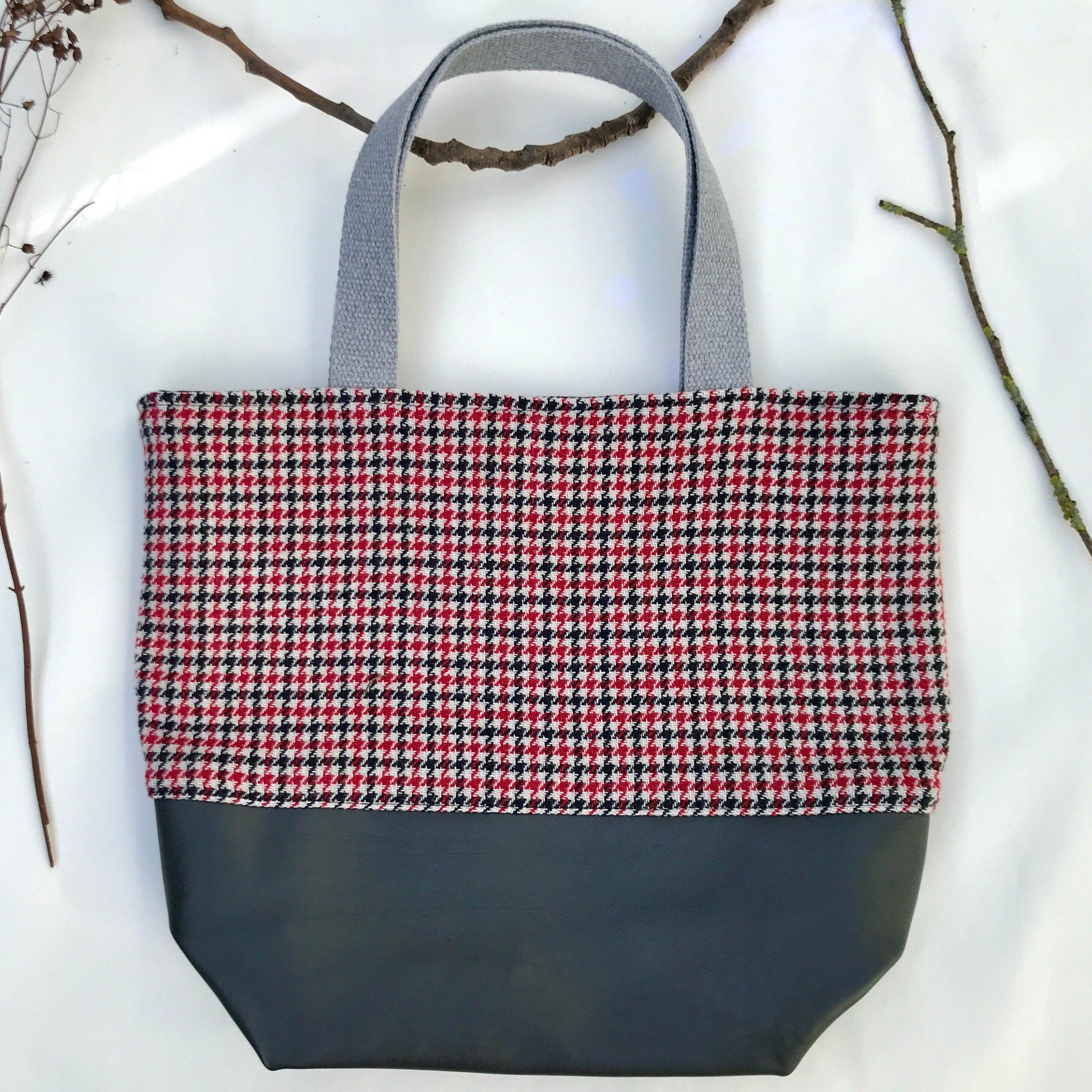 Is That The New Houndstooth Graphic Tote Bag ??