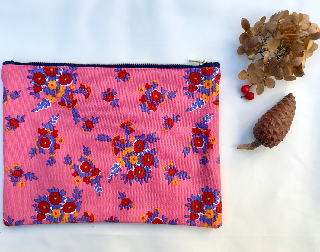 Pink flower cotton canvas pouch. Zippered purse. Zippered pouch. YKK metal zipper.